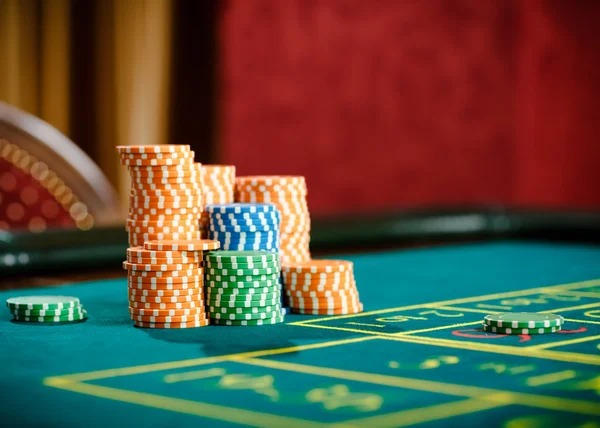 Lightning Dice multiplier table showing dice combinations and payout rates